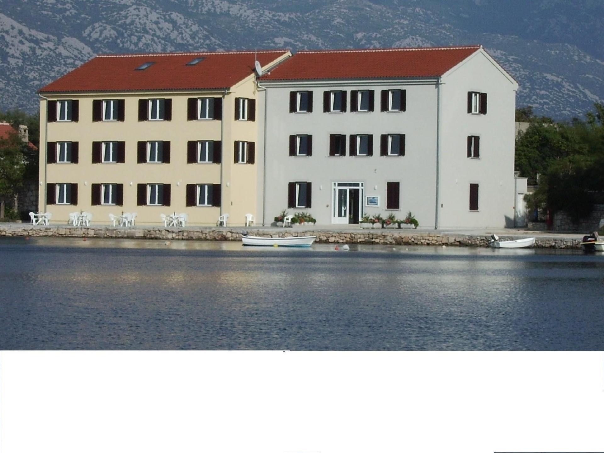 Duplex-Apartment mit Blick auf das Meer und den Ga   Vinjerac