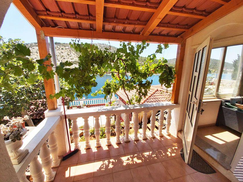 Ferienwohnung mit Balkon in der dritten Etage Ferienhaus  Split Riviera