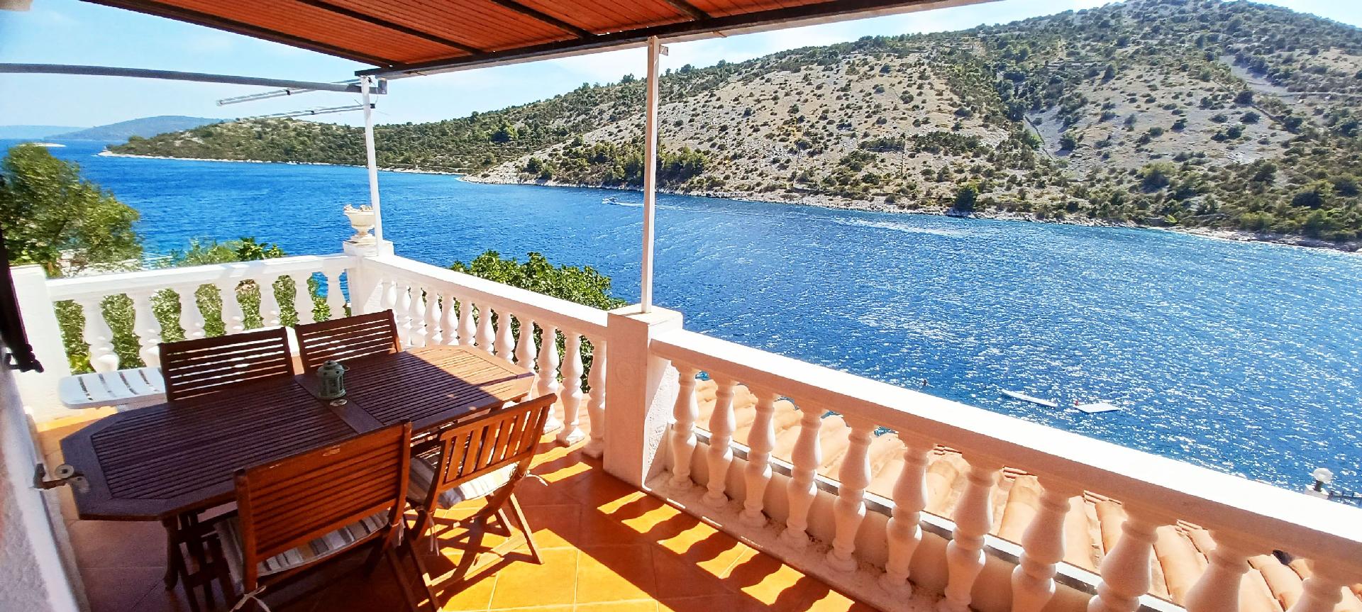 Ferienwohnung mit Balkon in der dritten Etage Ferienhaus in Dalmatien