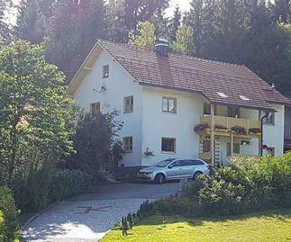 Ferienhaus am Waldesrand mit Kaminofen, Fitnessrau Ferienhaus  Neureichenau
