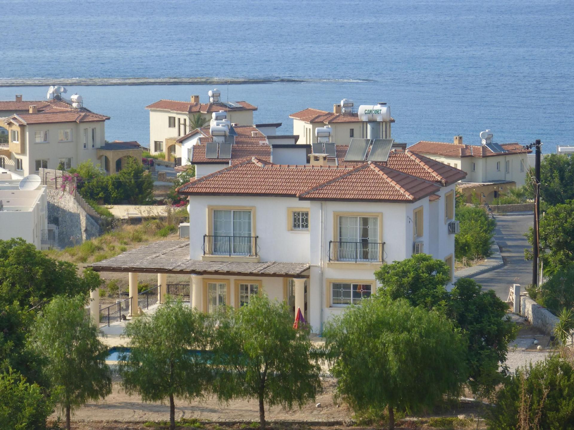 Ferienvilla mit zwei Terrassen, mediterranem Garte Ferienhaus 