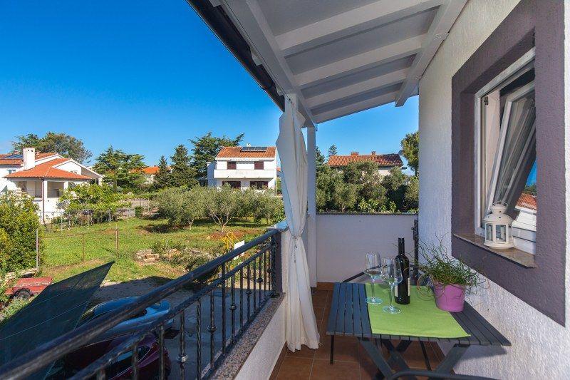 Apartment mit einem kleinen Wohn- und Essbereich u Ferienhaus  kroatische Inseln