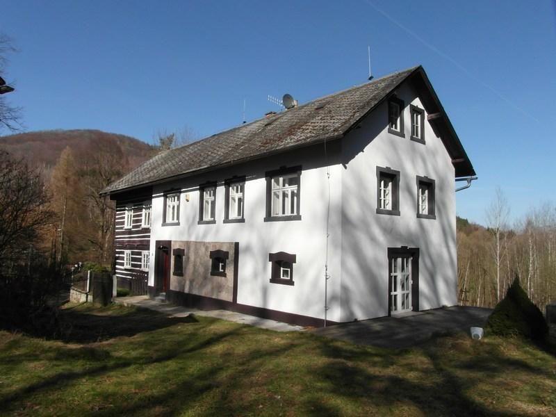 Traditionelles Haus in der Provinz Nordböhmen   Tschechische Republik