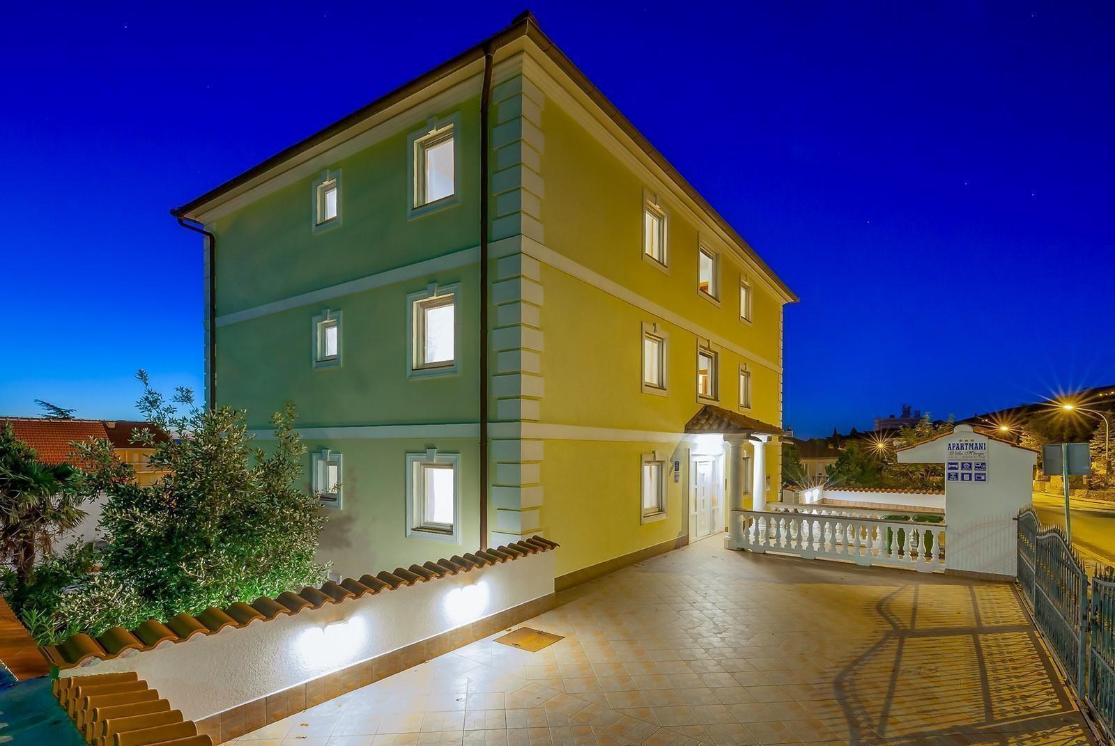 Appartement mit Balkon und Meerblick  in Kroatien