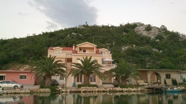 Große Wohnung in Rogotin mit Eigenem Balkon  in Dalmatien