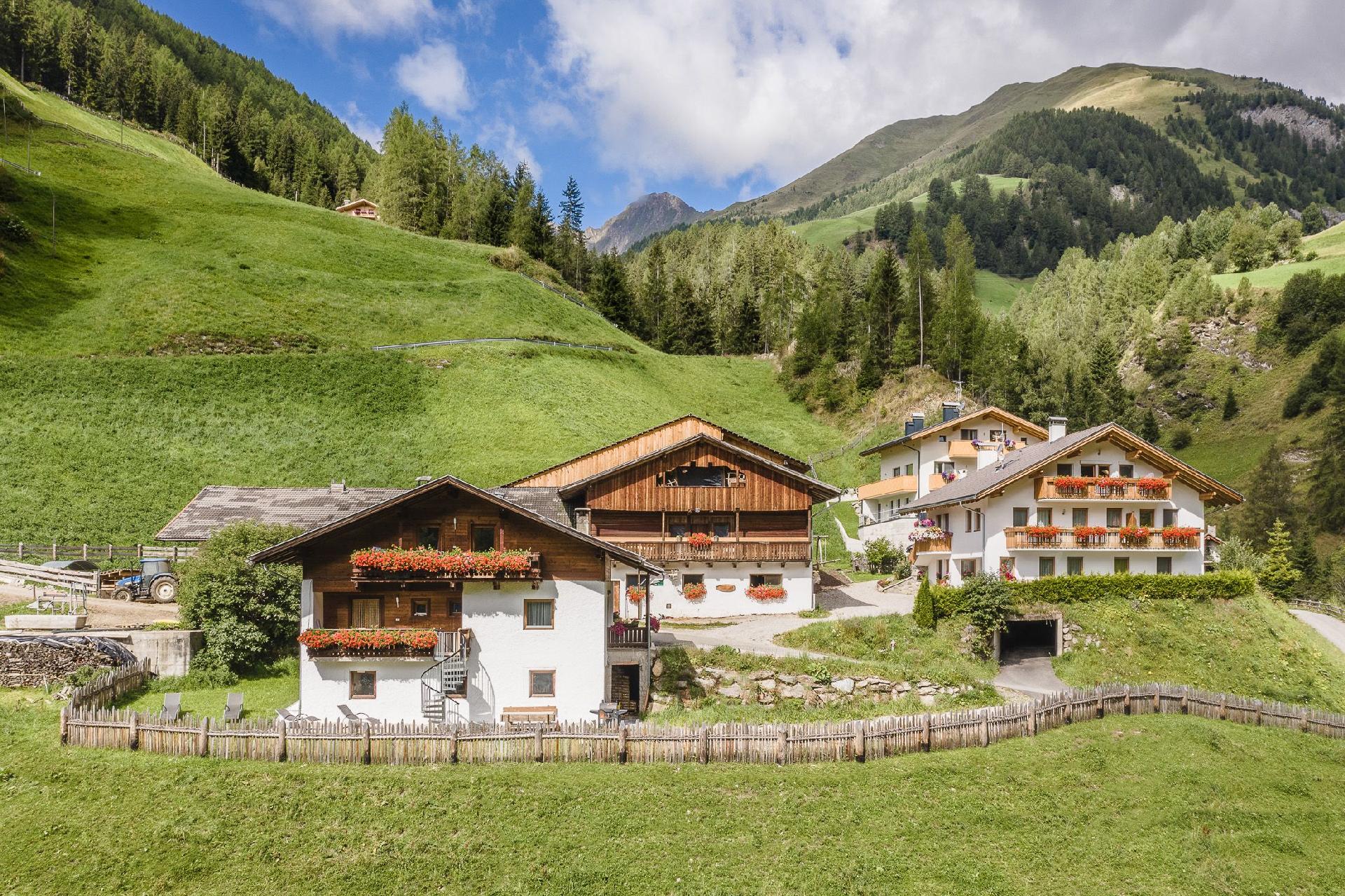Ferienwohnung in schöner Bergkulisse mit zwei Bauernhof 
