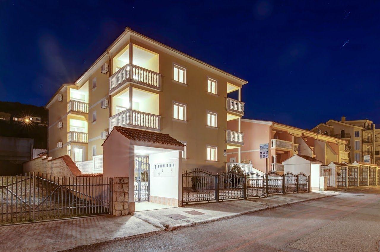 Appartement mit Terrasse und Meerblick Ferienhaus in Kroatien