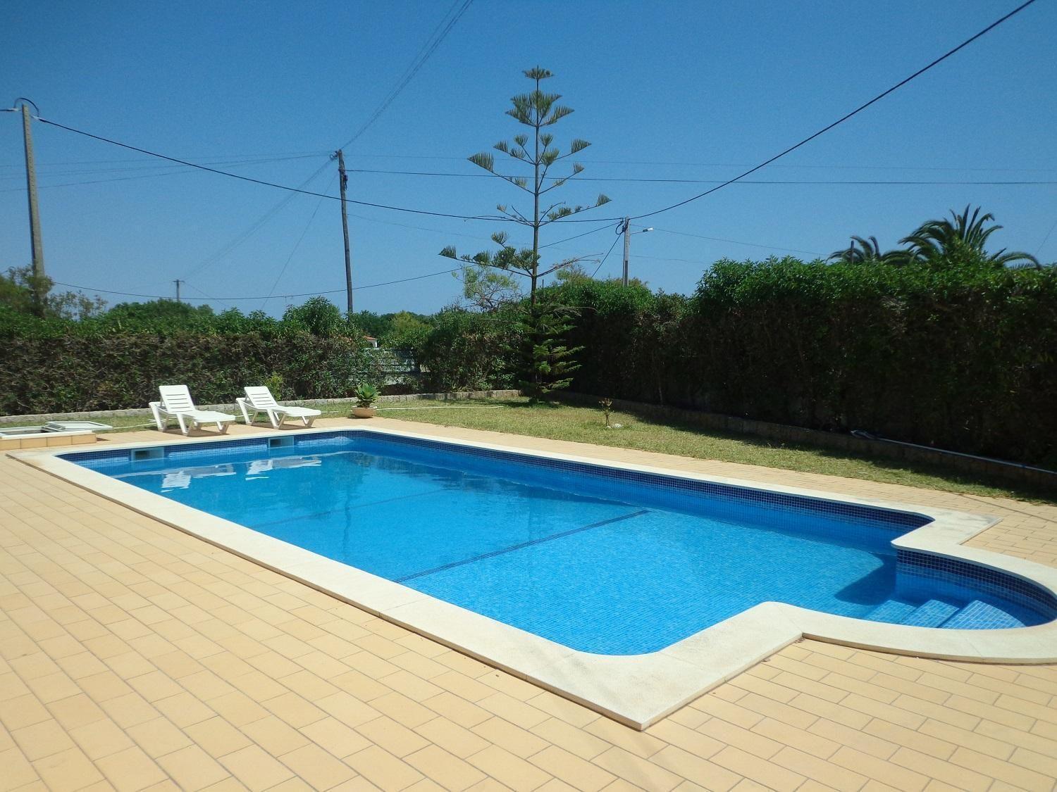 Ferienwohnung mit eigenem Pool und Terrasse, ganz  Ferienwohnung in Portugal