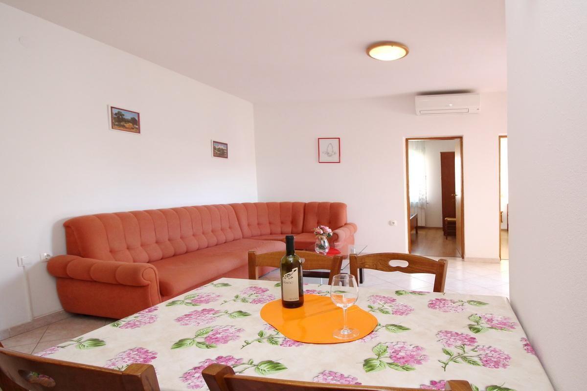 Appartement in Ba?ka mit Eigenem Balkon Ferienhaus  kroatische Inseln