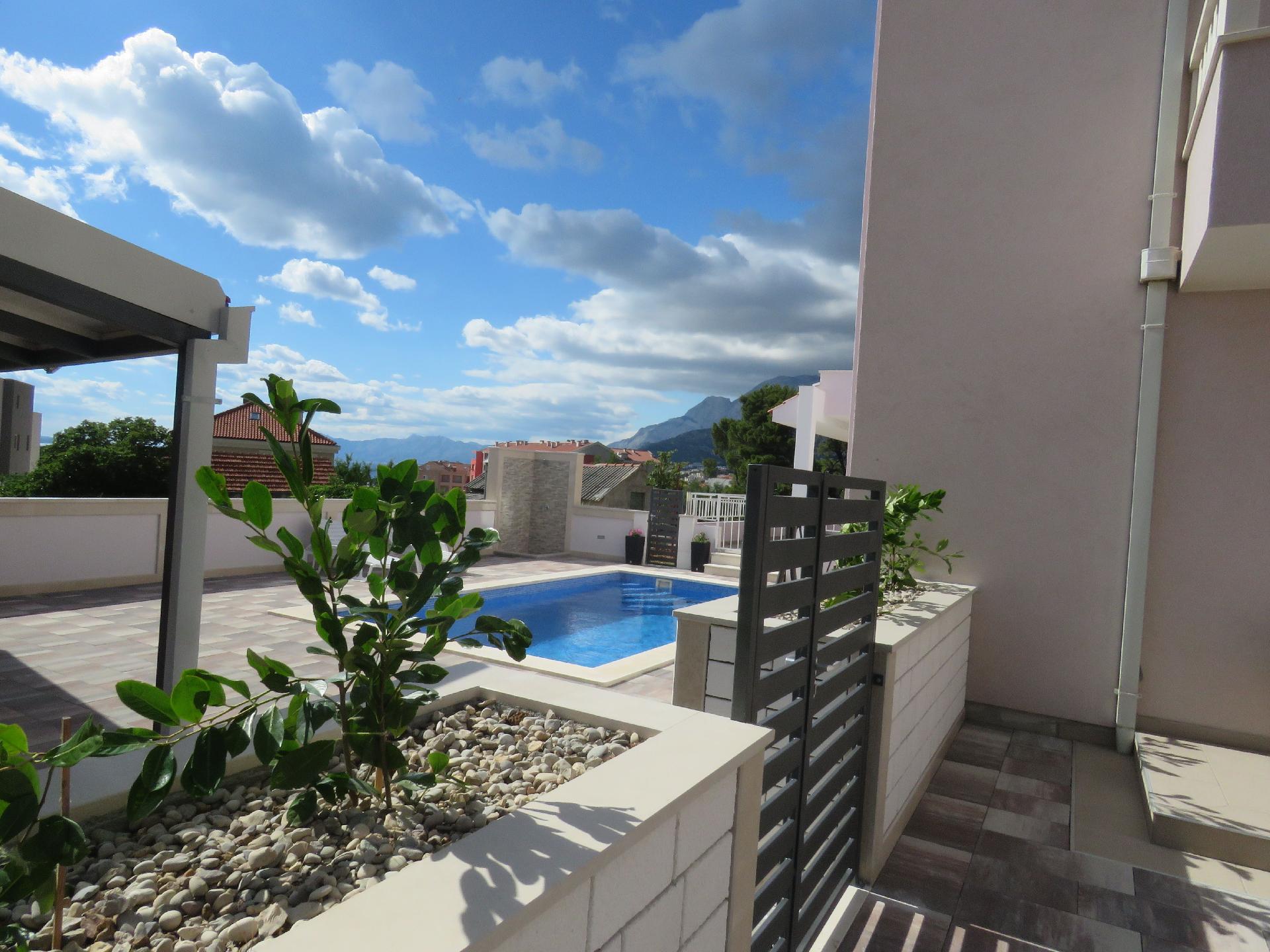 Moderne und komfortable freistehende Ferienwohnung Ferienhaus in Dalmatien