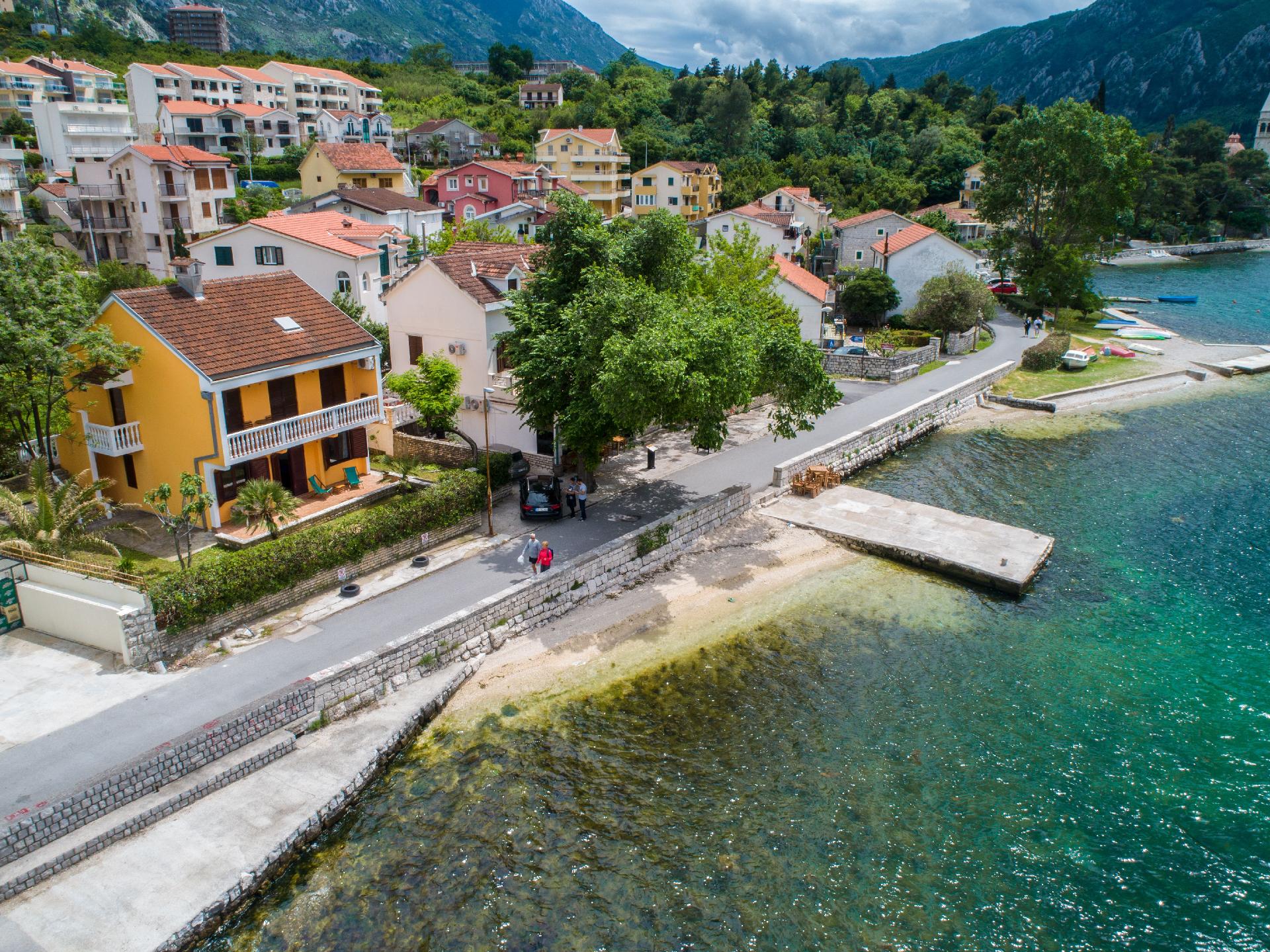 Große Wohnung in Dobrota mit Grill und Terra Ferienwohnung in Montenegro