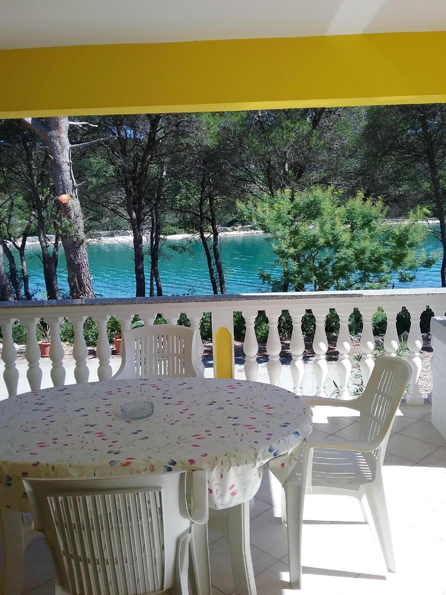 Ferienwohnung mit Terrasse am Meer Ferienhaus in Kroatien