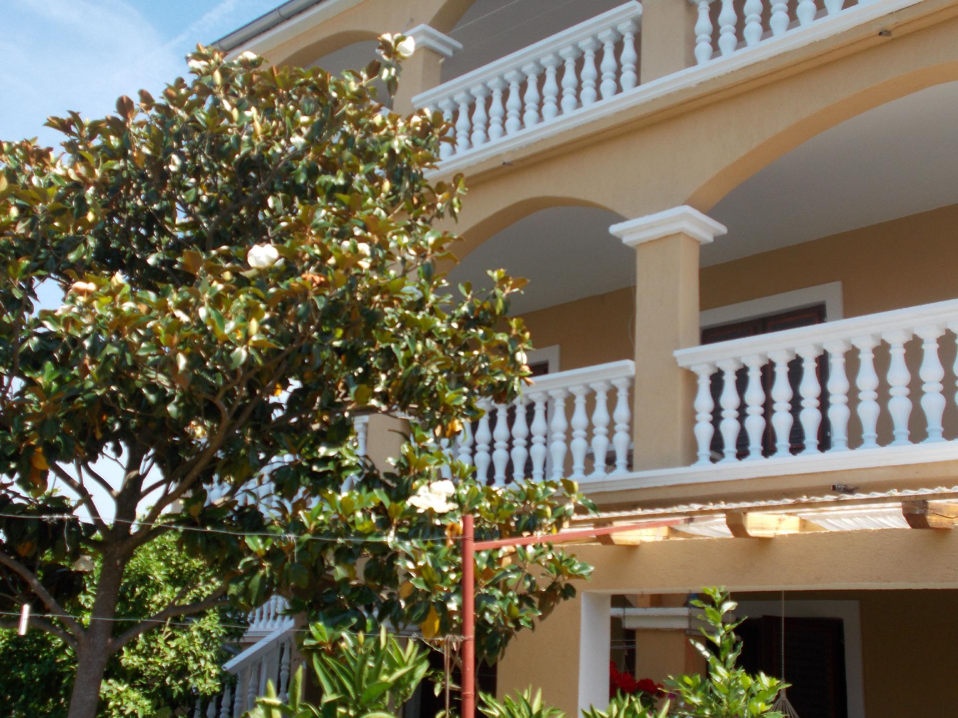 Ruhige Ferienwohnung mit Terrasse, Balkon und Geme Ferienhaus 