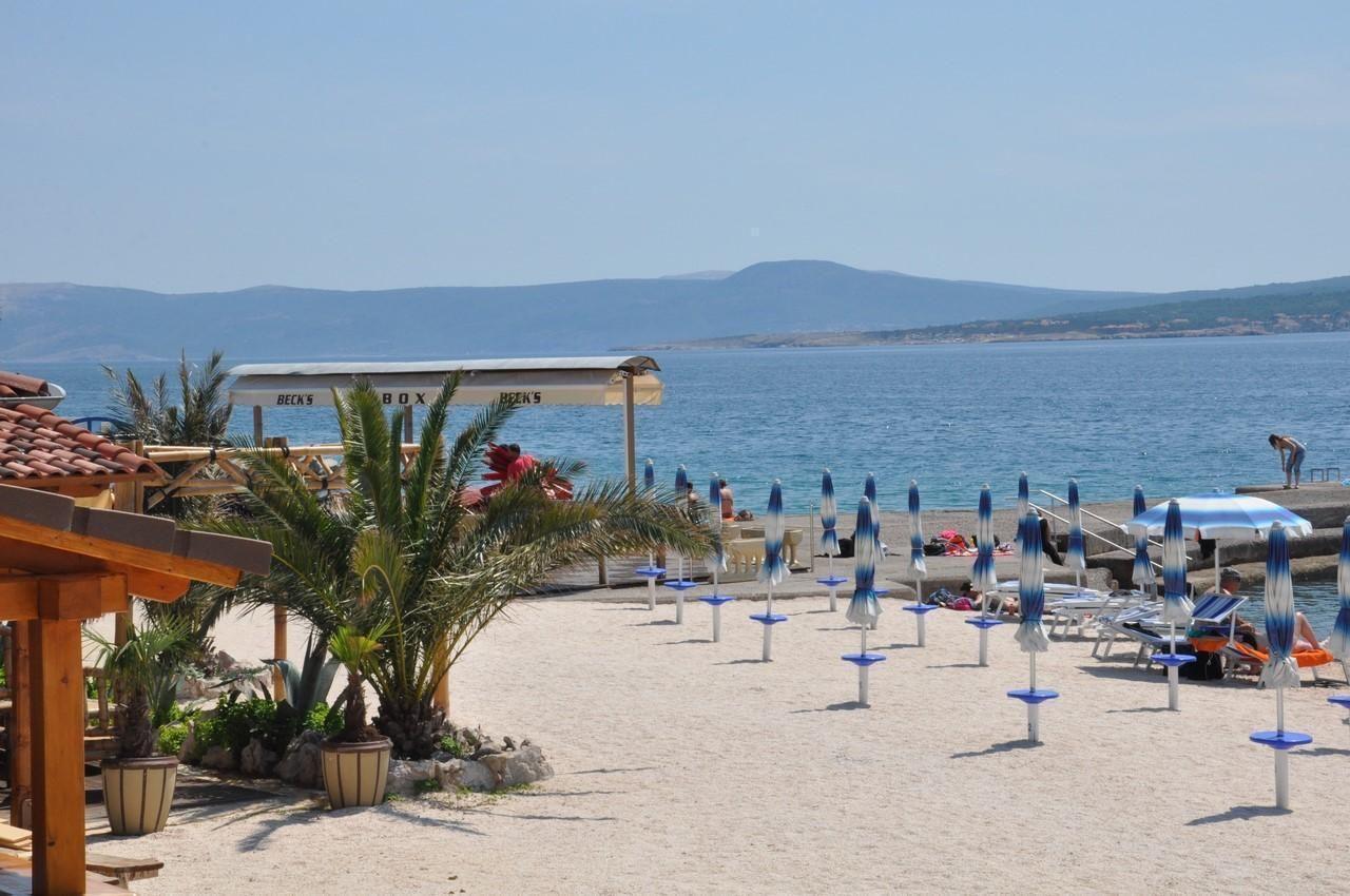 Ferienapartment mit Balkon, Strand und Ortszentrum  in Kroatien
