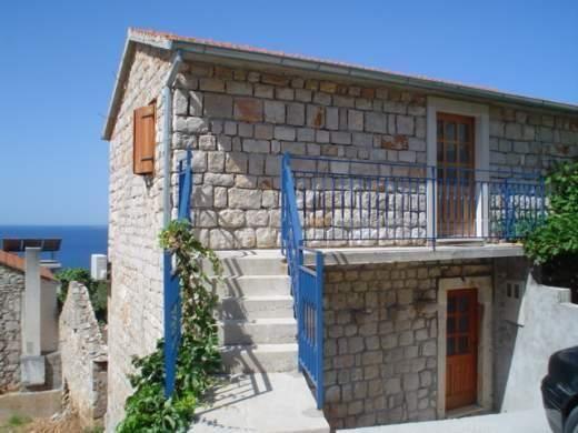 Große Wohnung in Ivan Dolac mit Großer Ferienhaus in Dalmatien