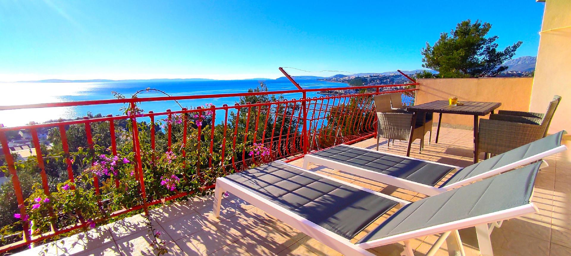 Ferienwohnung mit großem Balkon, tolle Aussi Ferienhaus  Podstrana