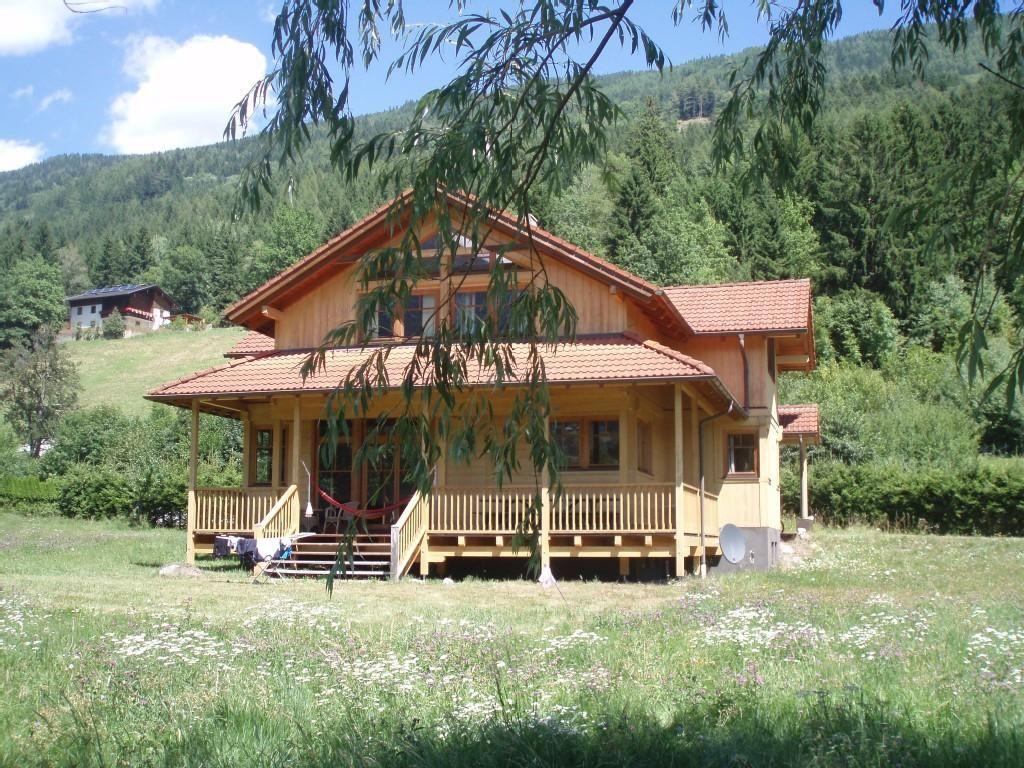 Vollholzhaus mit Kamin, Sauna und fünf Schlaf Ferienhaus in Europa