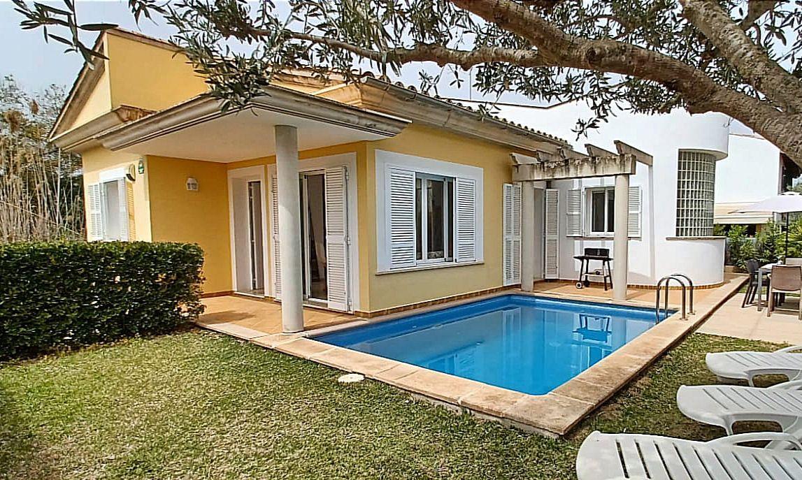 Geräumiges und helles Ferienhaus mit Pool im  Ferienhaus in Spanien