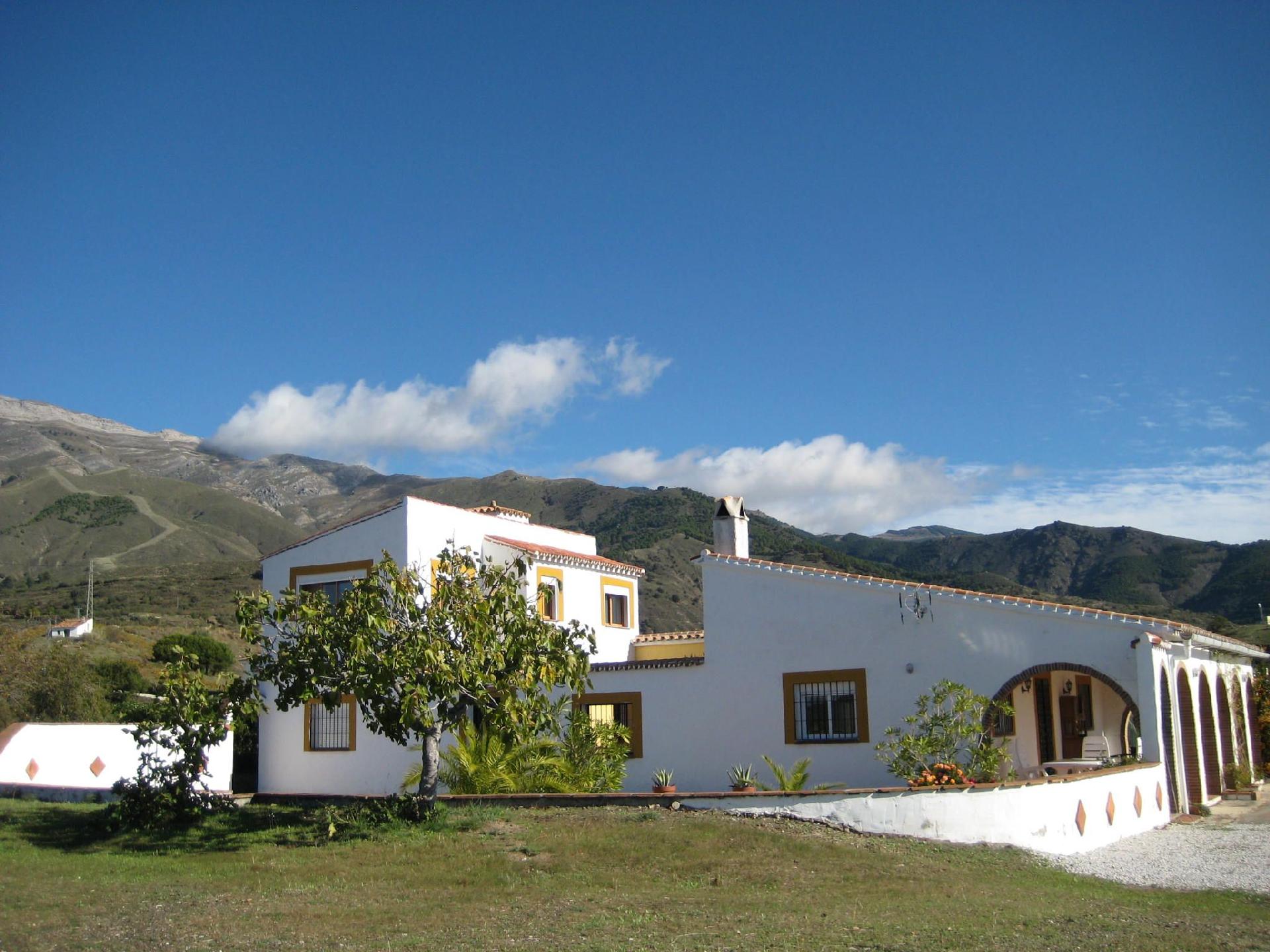 Eine große Villa mit überdachter Terras Ferienhaus in Spanien