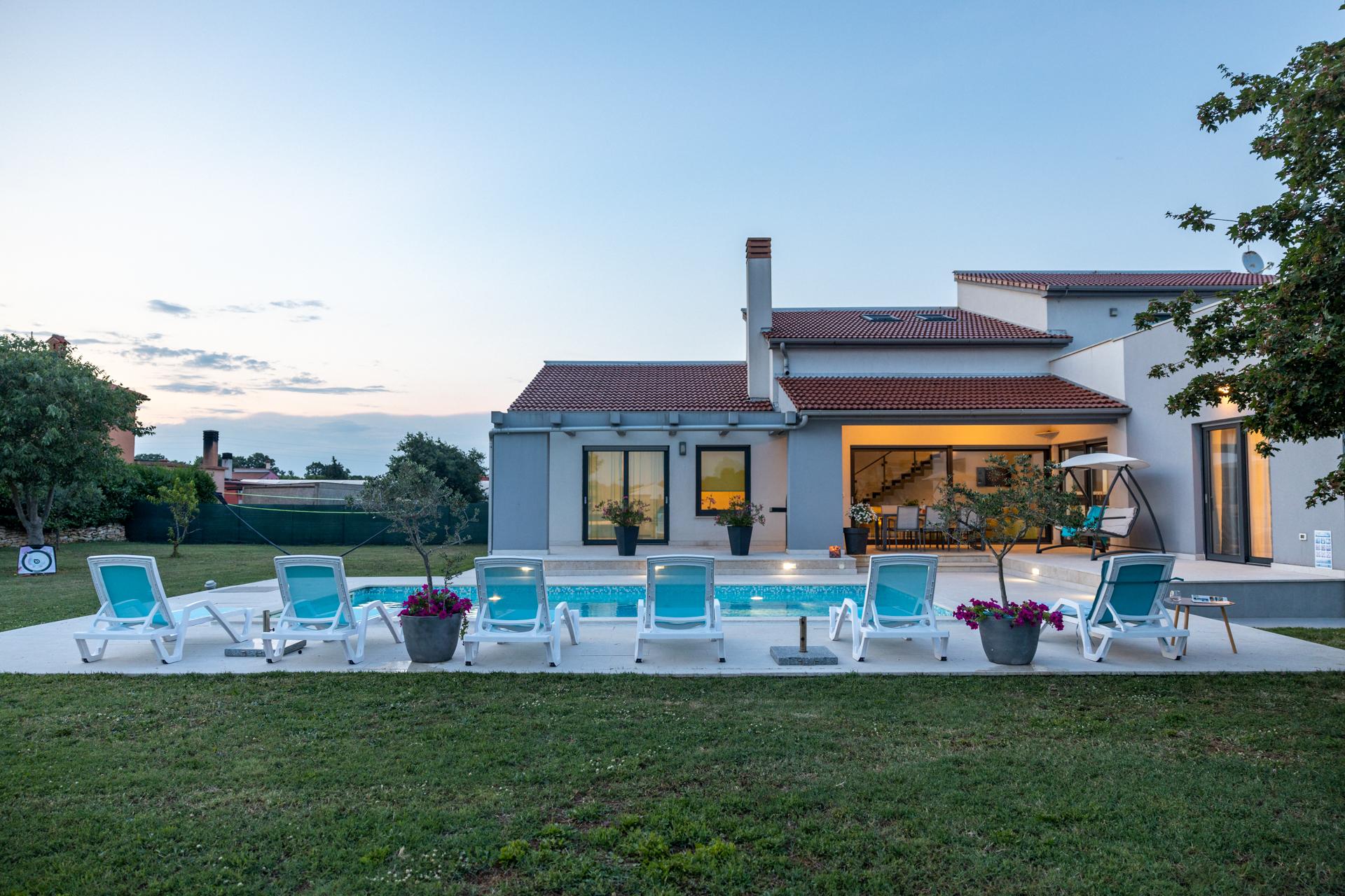 Ferienhaus mit Privatpool für 8 Personen ca.   in Kroatien