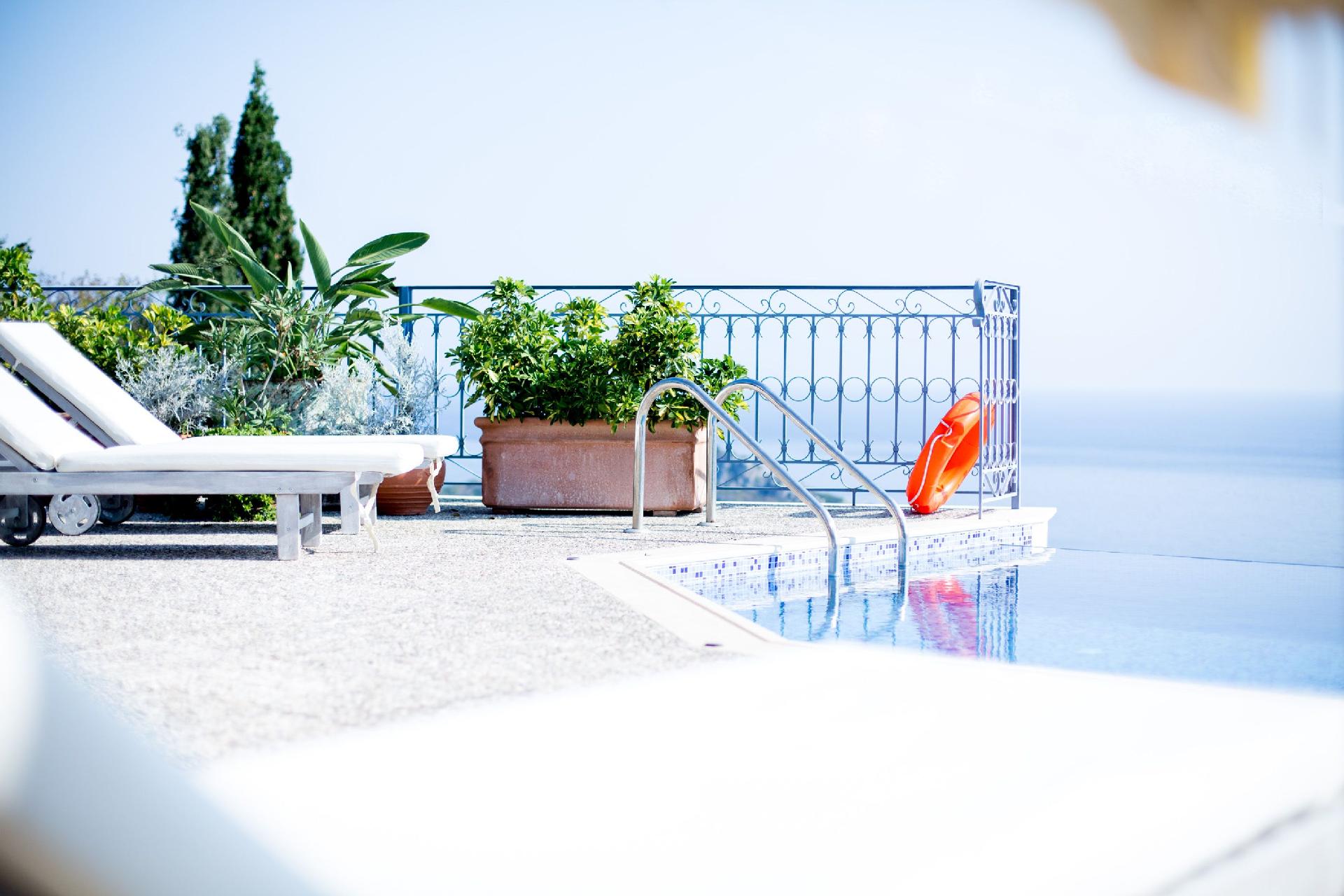 Luxuriöse Villa mit Terrasse und Infinity-Poo Ferienhaus in Griechenland
