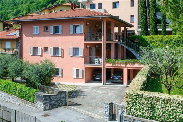 Große Ferienwohnung in Onno mit Terrasse und Ferienhaus in Italien
