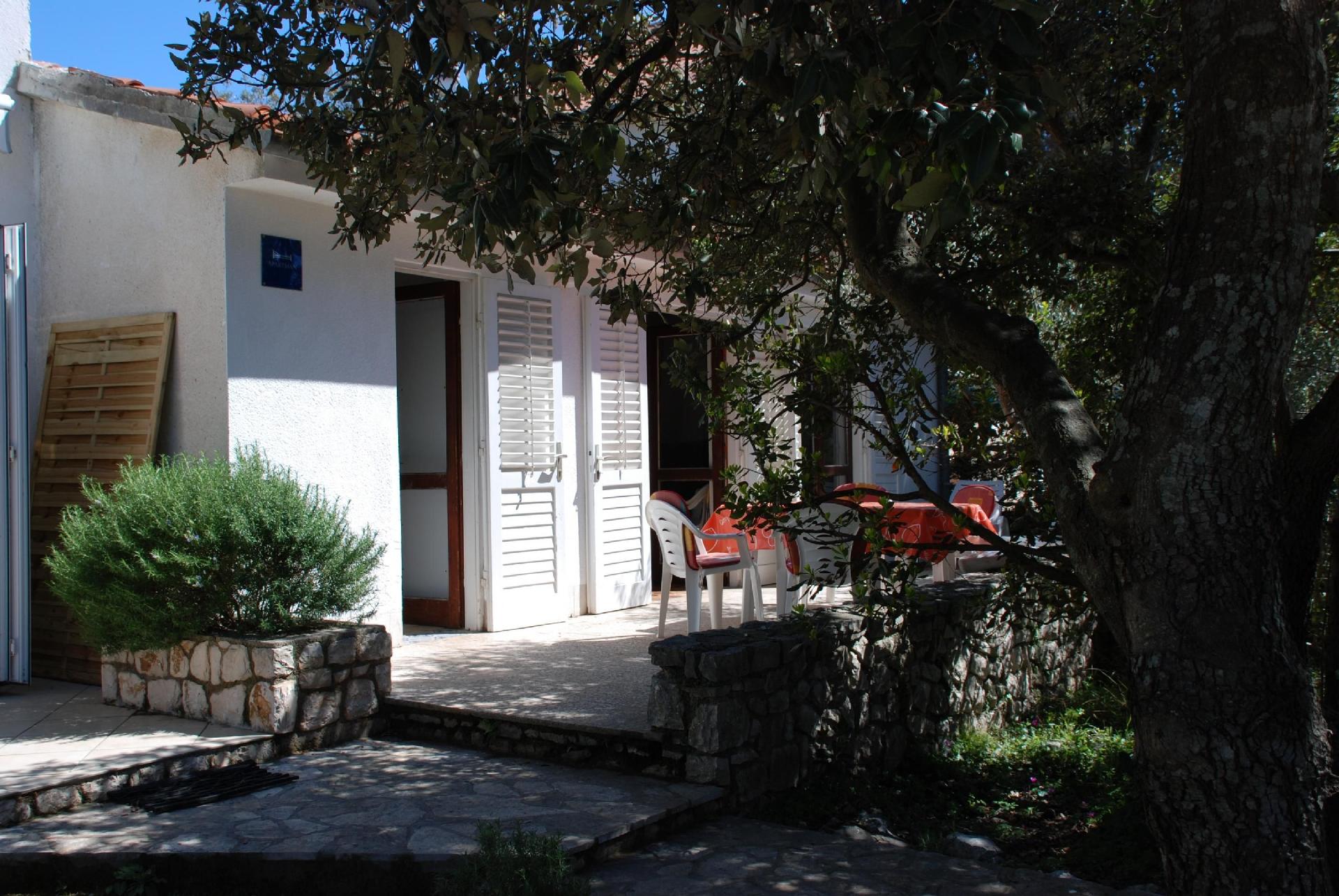 Ebenerdiges Ferienhaus mit einer Terrasse und Au&s Ferienhaus in Kroatien