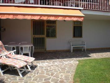 Ferienwohnung mit Garten und direktem Zugang zum S Ferienhaus  Manerba del Garda