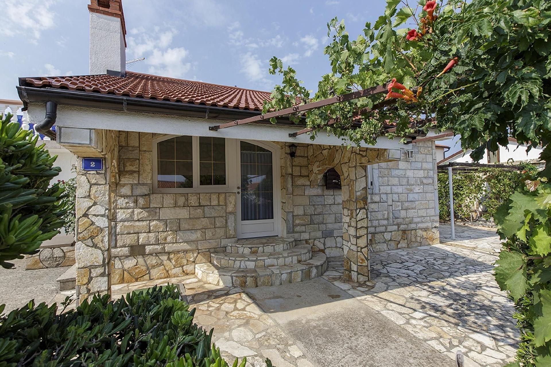 Gemütliches Ferienhaus mit Terrasse und Grill Ferienhaus in Dalmatien