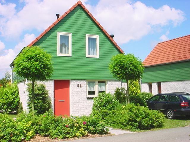  Gemütliches Ferienhaus mit komplett umzä Ferienhaus  Zeeland