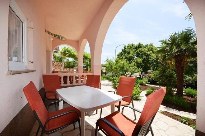 Apartment mit Terrasse für fünf Personen Ferienhaus in Kroatien