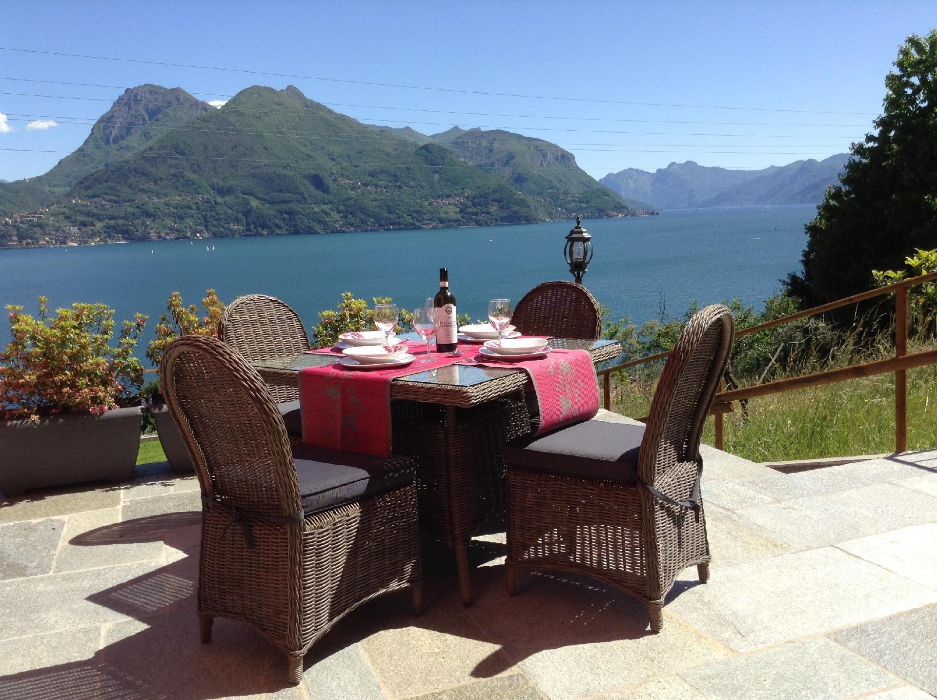 Ferienwohnung mit Terrasse und tollem See- und Ber Ferienhaus  Comer See - Lago di Como