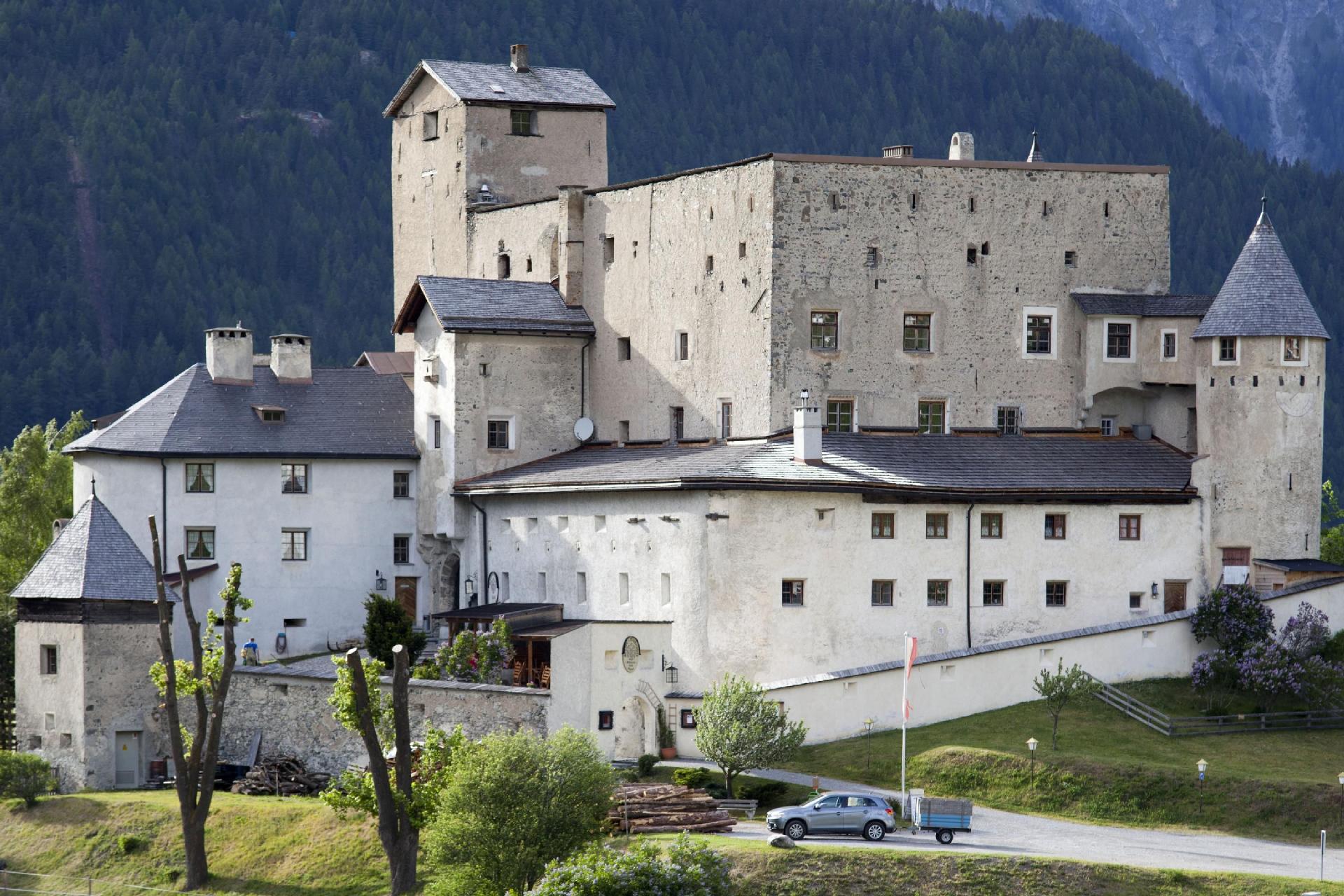 Renovierte Ferienwohnung in Nauders Besondere Immobilie  Tirol