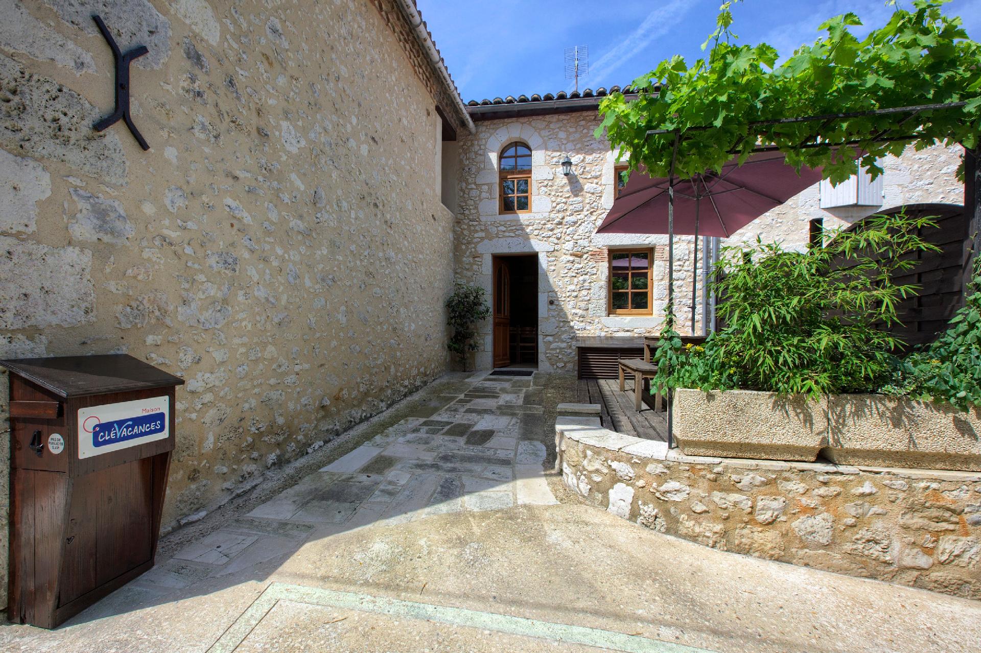 Tolles Ferienhaus in Pessac-Sur-Dordogne mit Garte Ferienhaus 