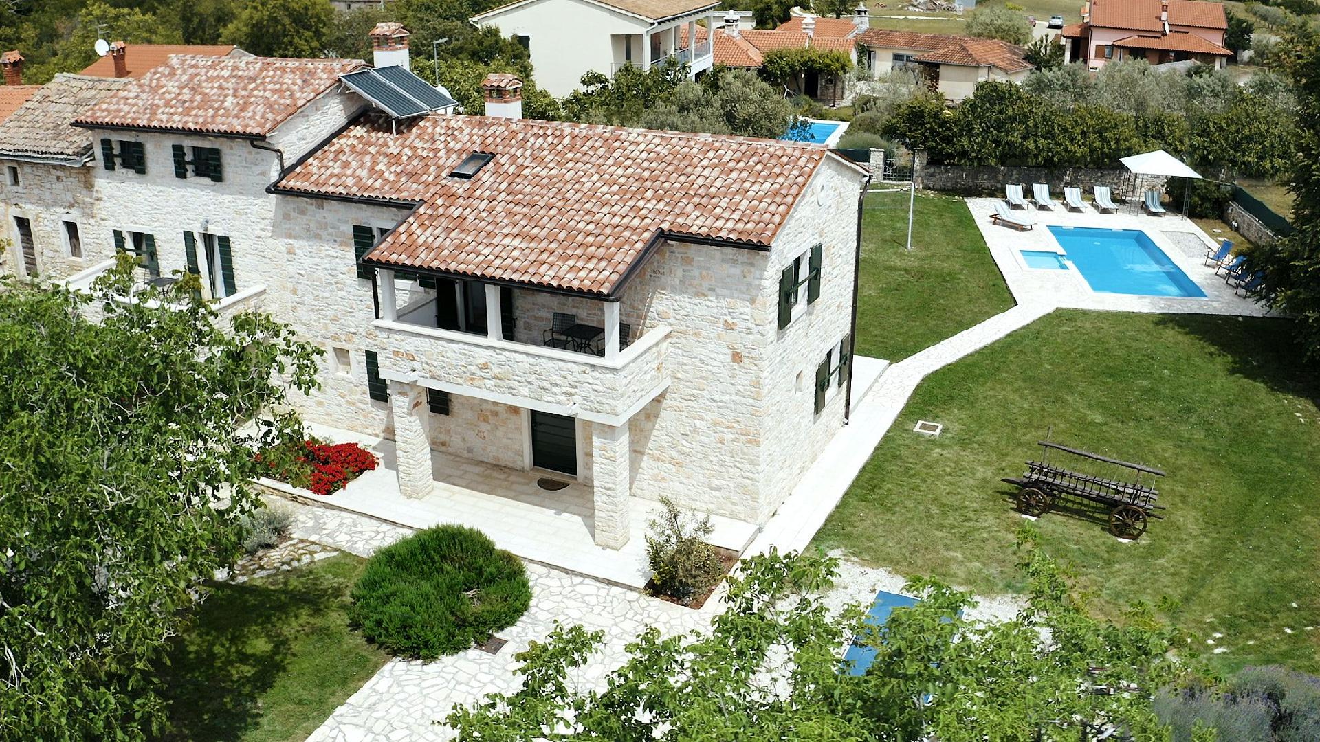 Ferienhaus mit Privatpool für 10 Personen  +  Ferienhaus in Kroatien