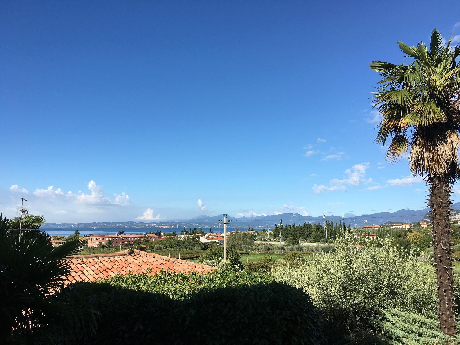 Kleine Ferienvilla in traumhafter Panoramalage mit   Gardasee - Lago di Garda