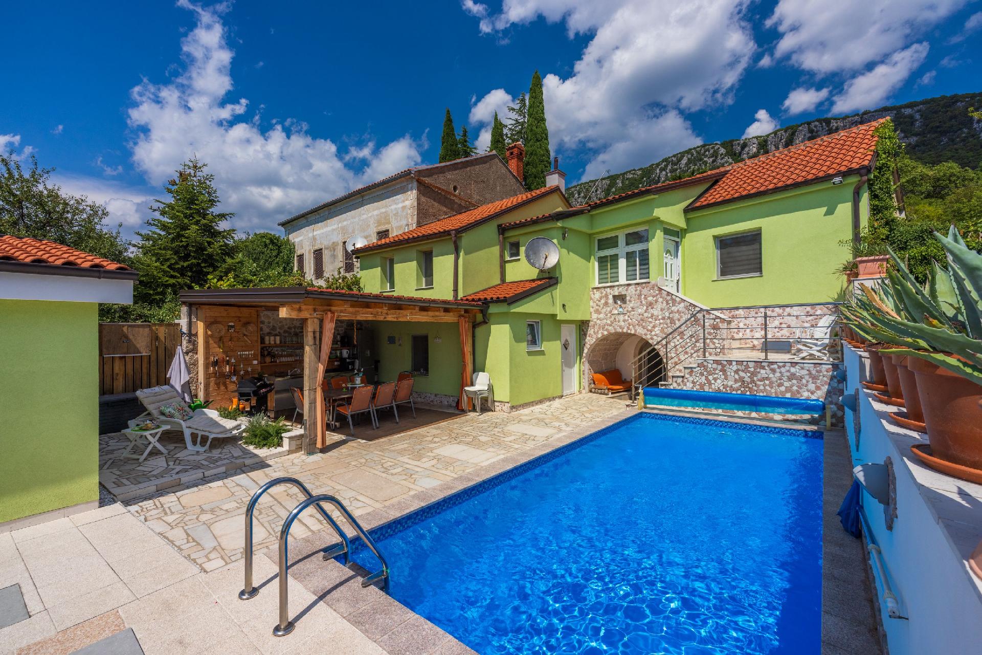 Ferienhaus mit zwei Küchen, Garten, groß Ferienhaus in Kroatien