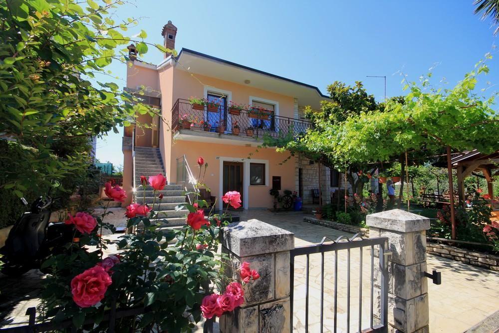 Ferienwohnung für 5 Personen ca. 65 m² i   Novigrad